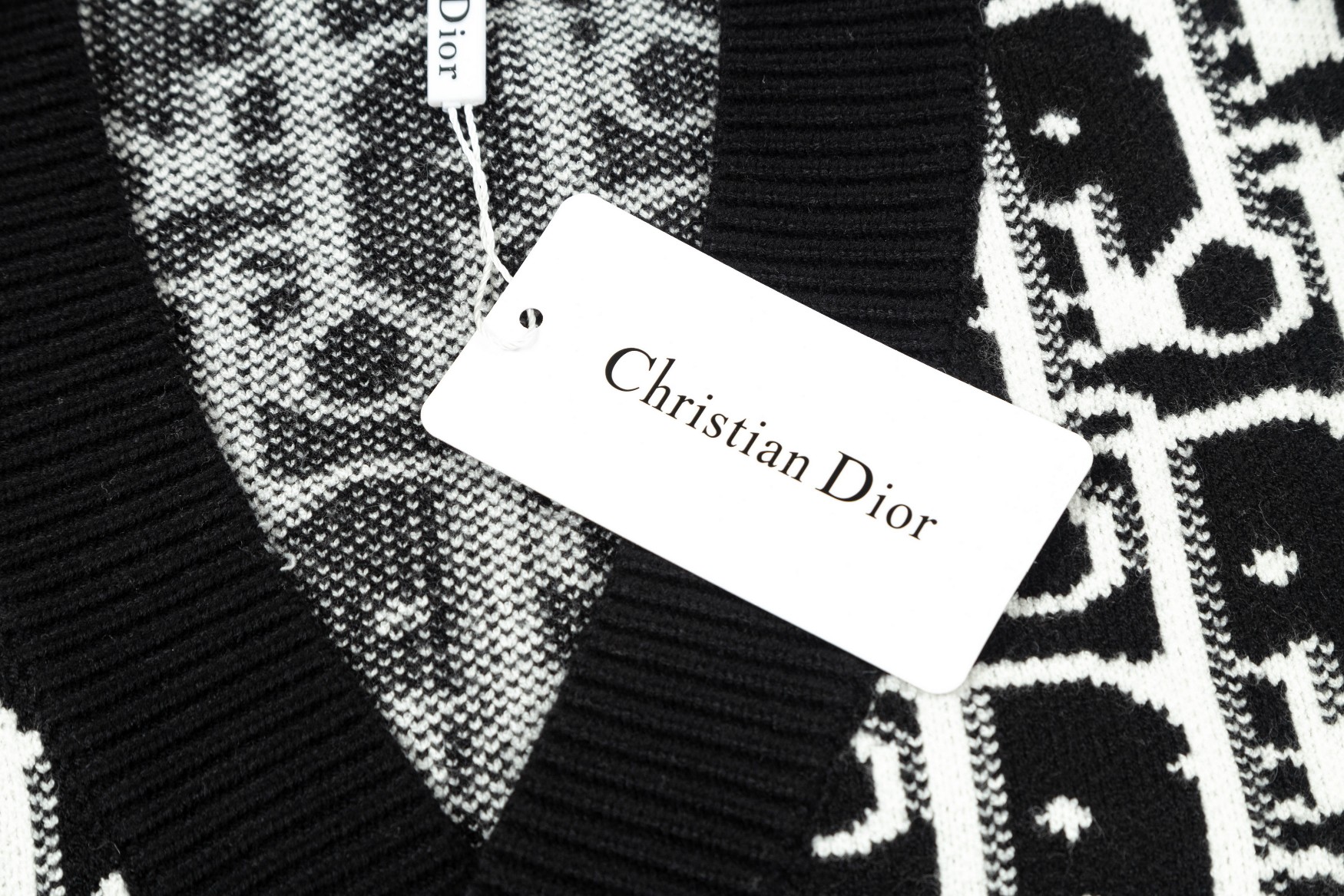 【DIOR 公式旗艦店】ディオール   セーター好評に付き再入荷！ 240929