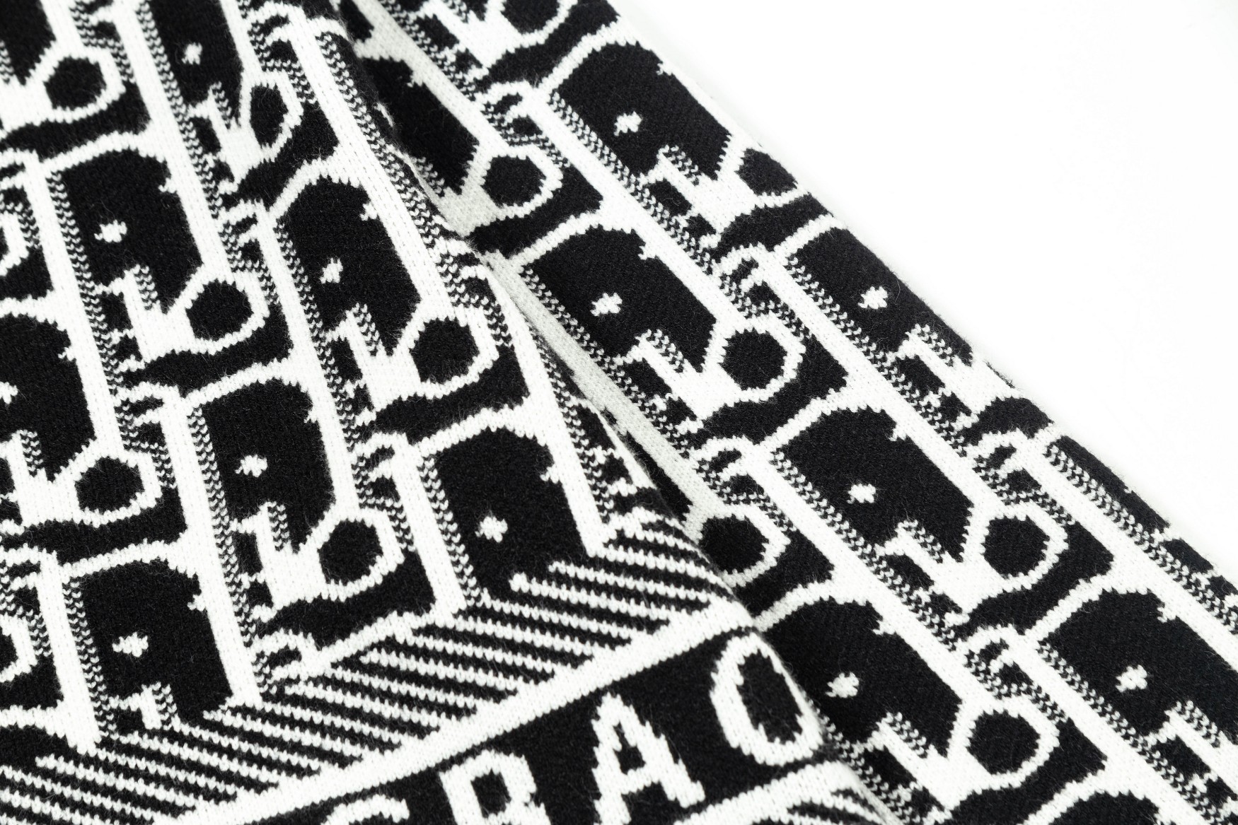 【DIOR 公式旗艦店】ディオール   セーター好評に付き再入荷！ 240929