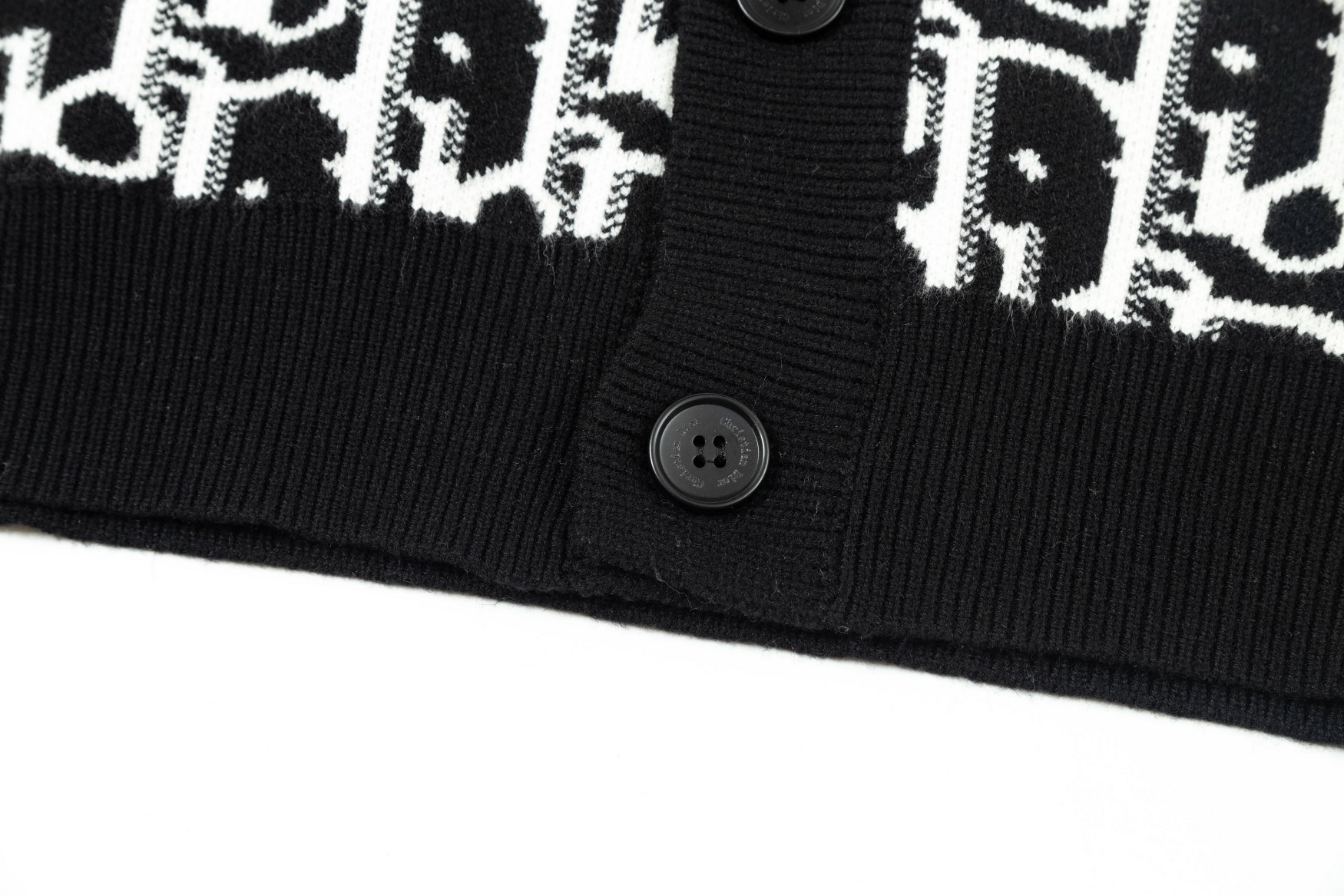 【DIOR 公式旗艦店】ディオール   セーター好評に付き再入荷！ 240929