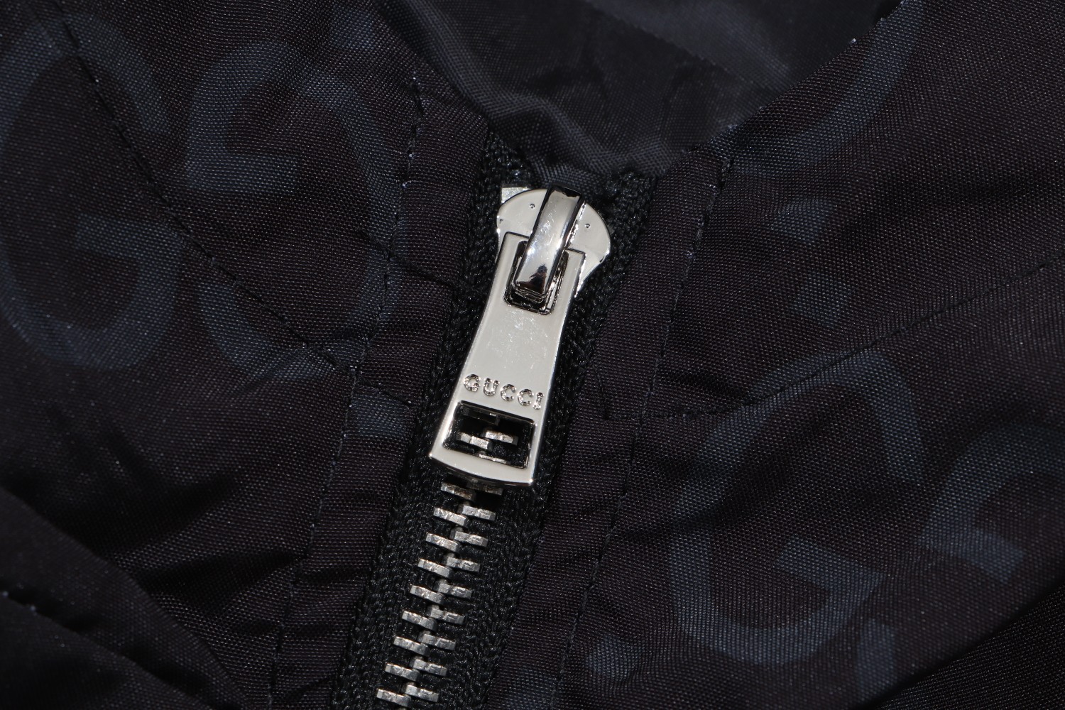 【GUCCI】グッチ ジャケット着  ご好評に付き再入荷！240921