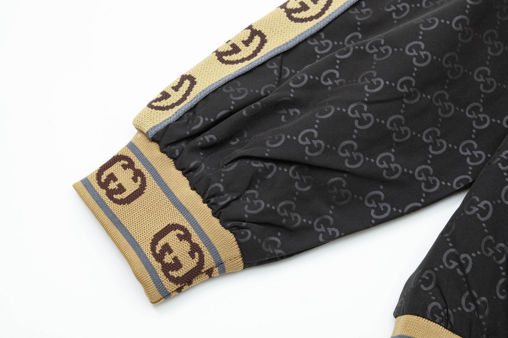 【GUCCI】グッチ ジャケット着  ご好評に付き再入荷！240921