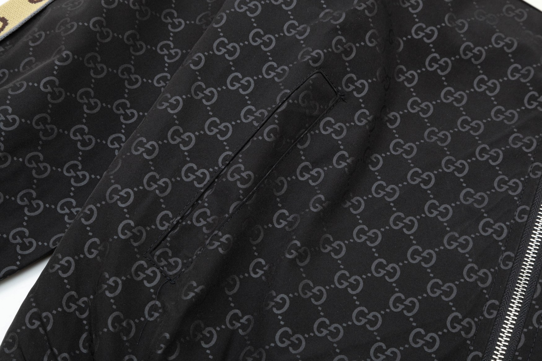 【GUCCI】グッチ ジャケット着  ご好評に付き再入荷！240921