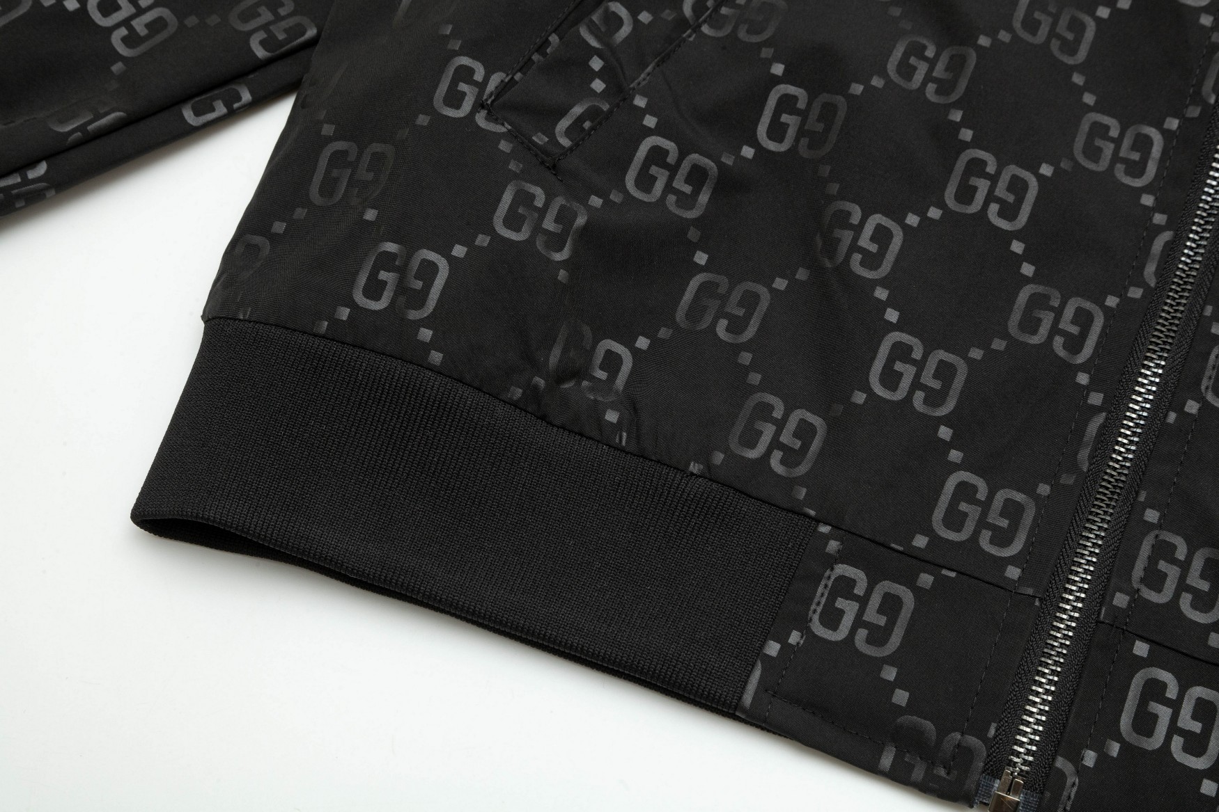 【GUCCI】グッチ ジャケット着  ご好評に付き再入荷！240921