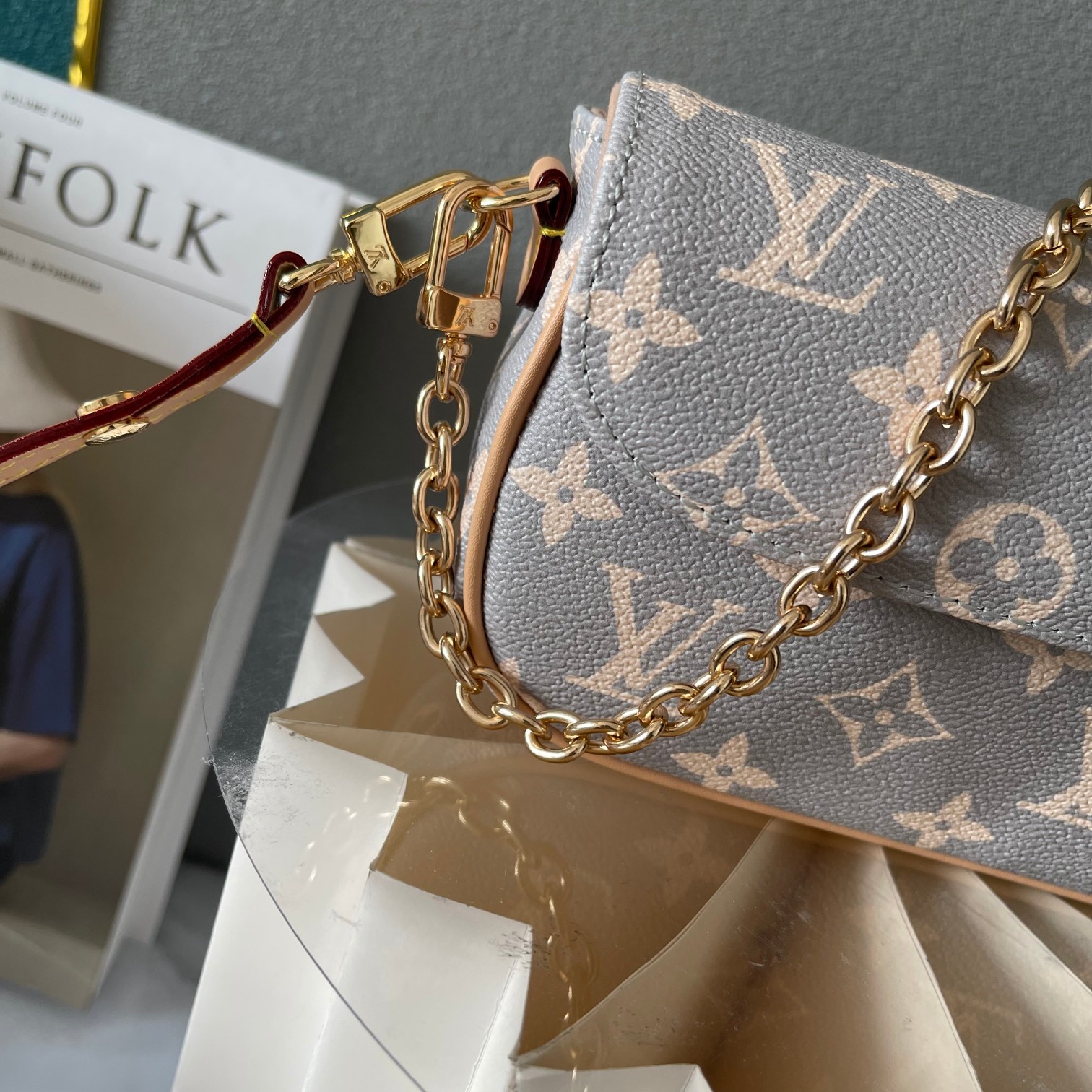 【LOUIS VUITTON 公式旗艦店】ルイヴィトン  斜めがけバッグ 当日出荷 好評に付き再入荷！21.5*6*13.5CM  240911