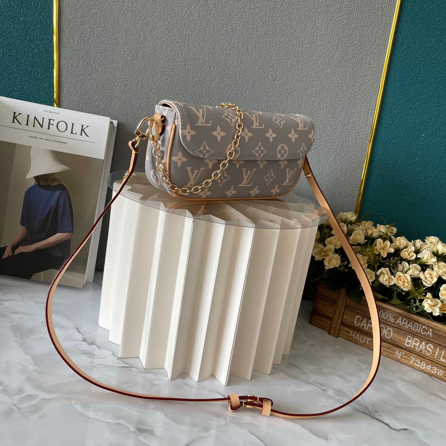 【LOUIS VUITTON 公式旗艦店】ルイヴィトン  斜めがけバッグ 当日出荷 好評に付き再入荷！21.5*6*13.5CM  240911