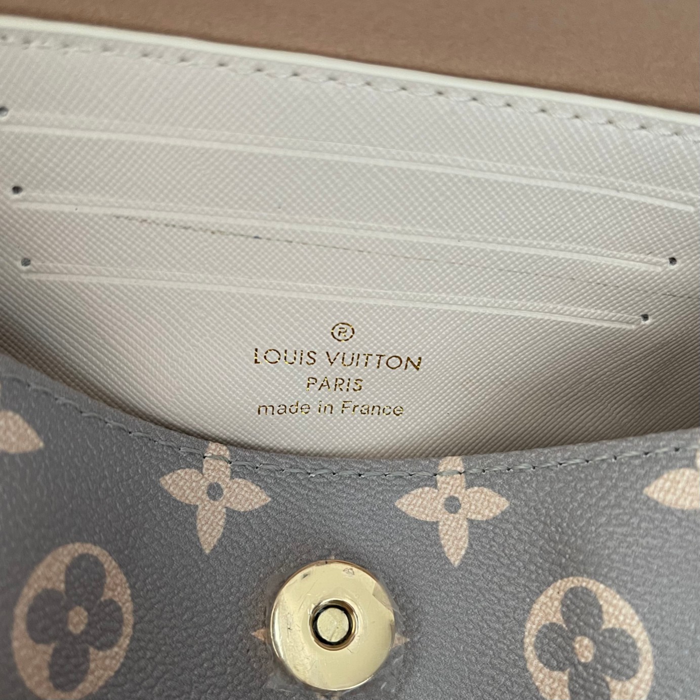 【LOUIS VUITTON 公式旗艦店】ルイヴィトン  斜めがけバッグ 当日出荷 好評に付き再入荷！21.5*6*13.5CM  240911