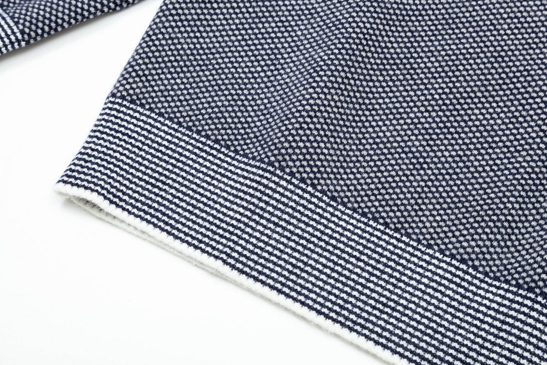 【DIOR 公式旗艦店】ディオール   セーター好評に付き再入荷！ 240929