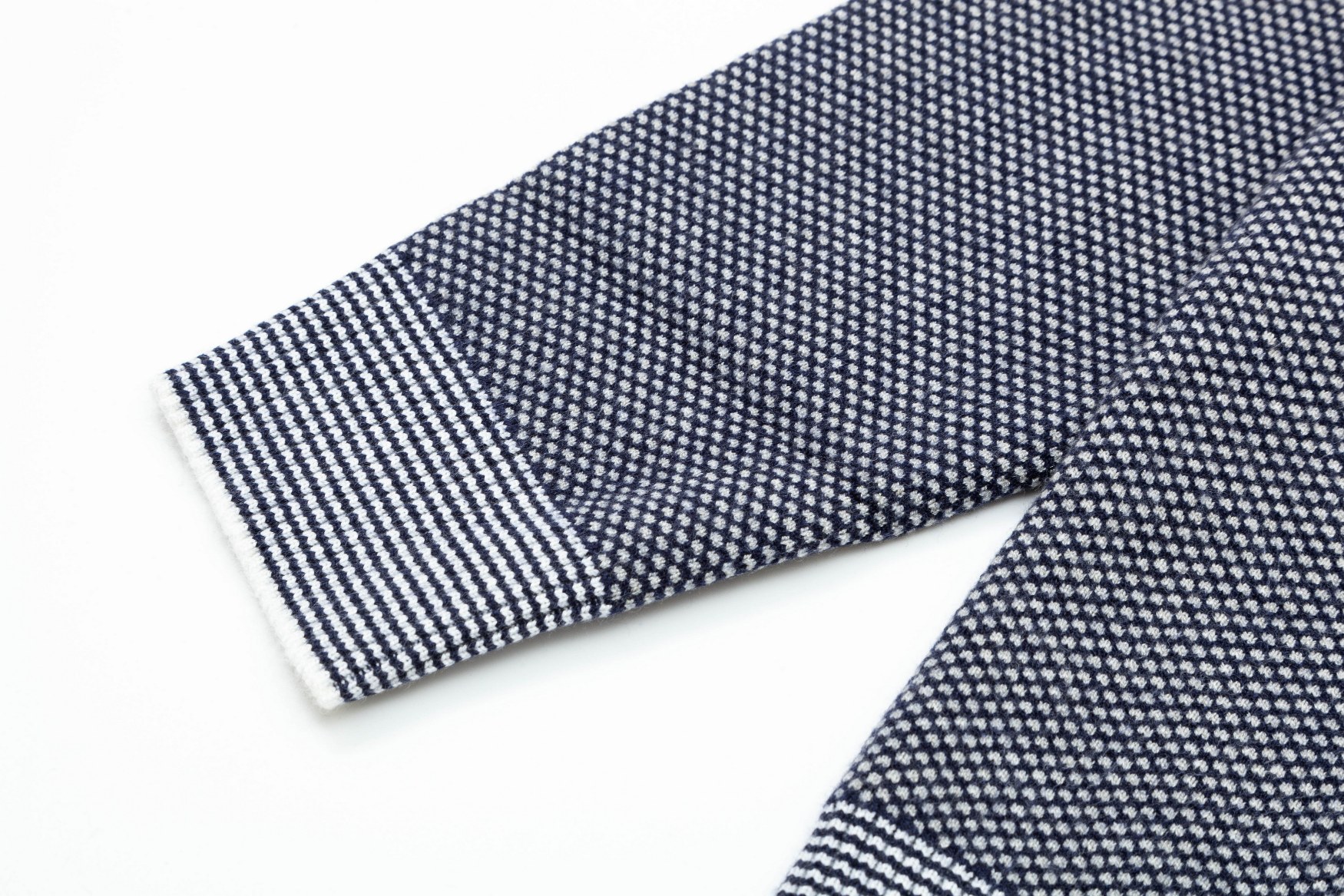 【DIOR 公式旗艦店】ディオール   セーター好評に付き再入荷！ 240929