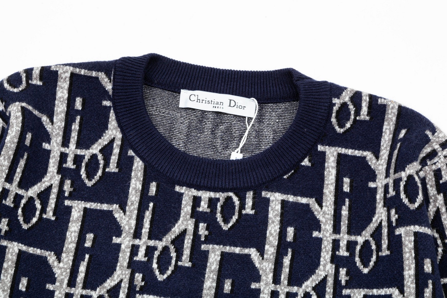 【DIOR 公式旗艦店】ディオール   セーター好評に付き再入荷！ 240929