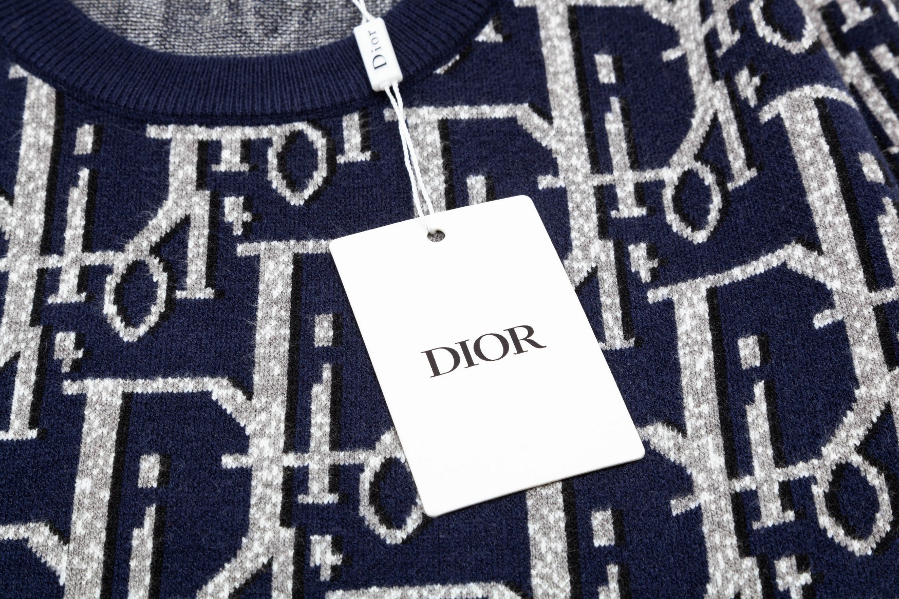 【DIOR 公式旗艦店】ディオール   セーター好評に付き再入荷！ 240929