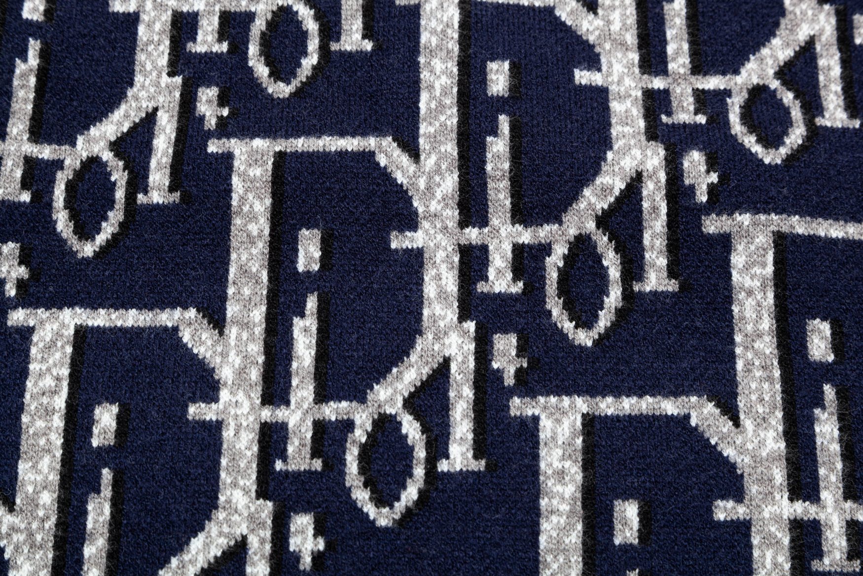 【DIOR 公式旗艦店】ディオール   セーター好評に付き再入荷！ 240929