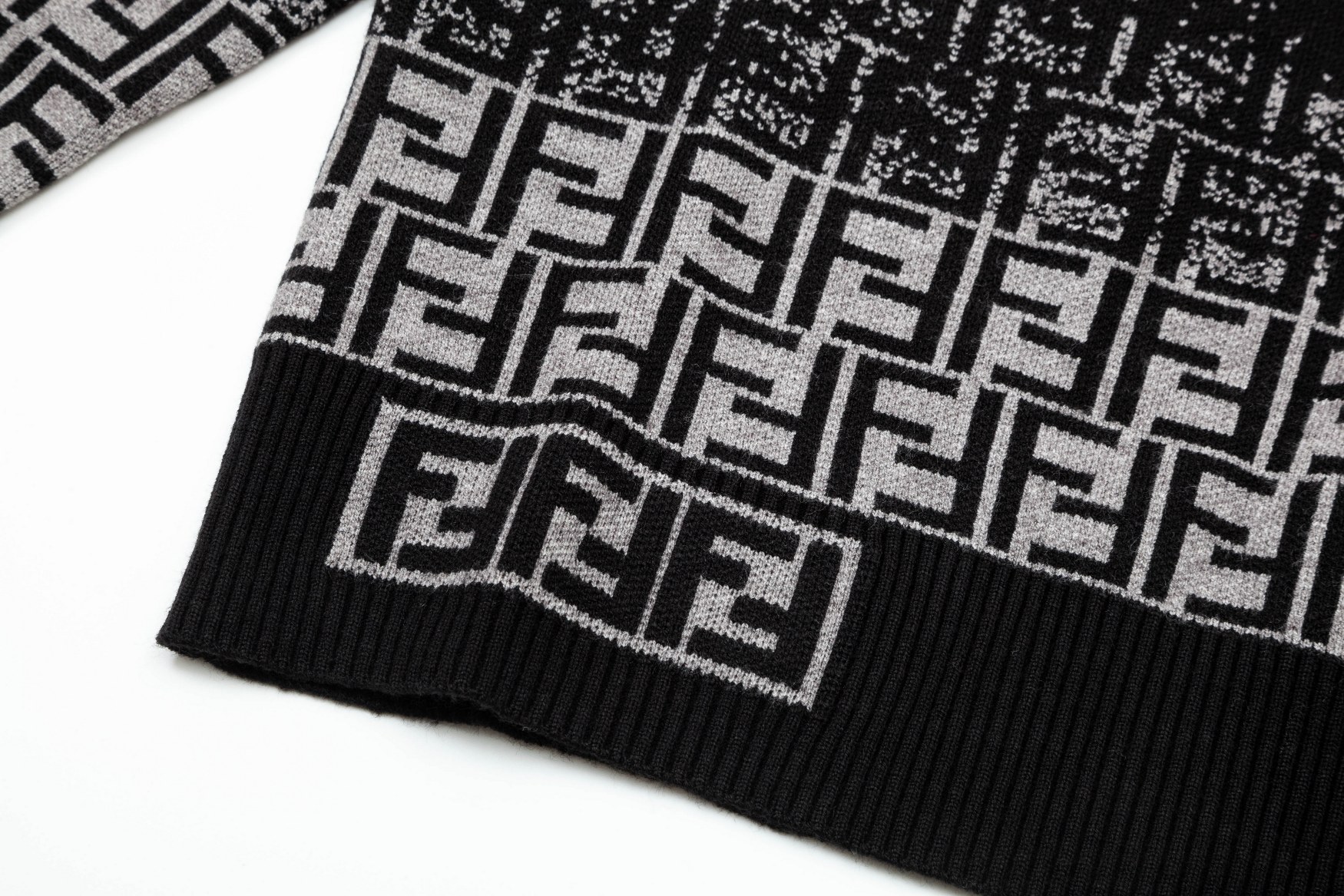 【FENDI 公式旗艦店】フェンディ   セーター好評に付き再入荷！ 240929