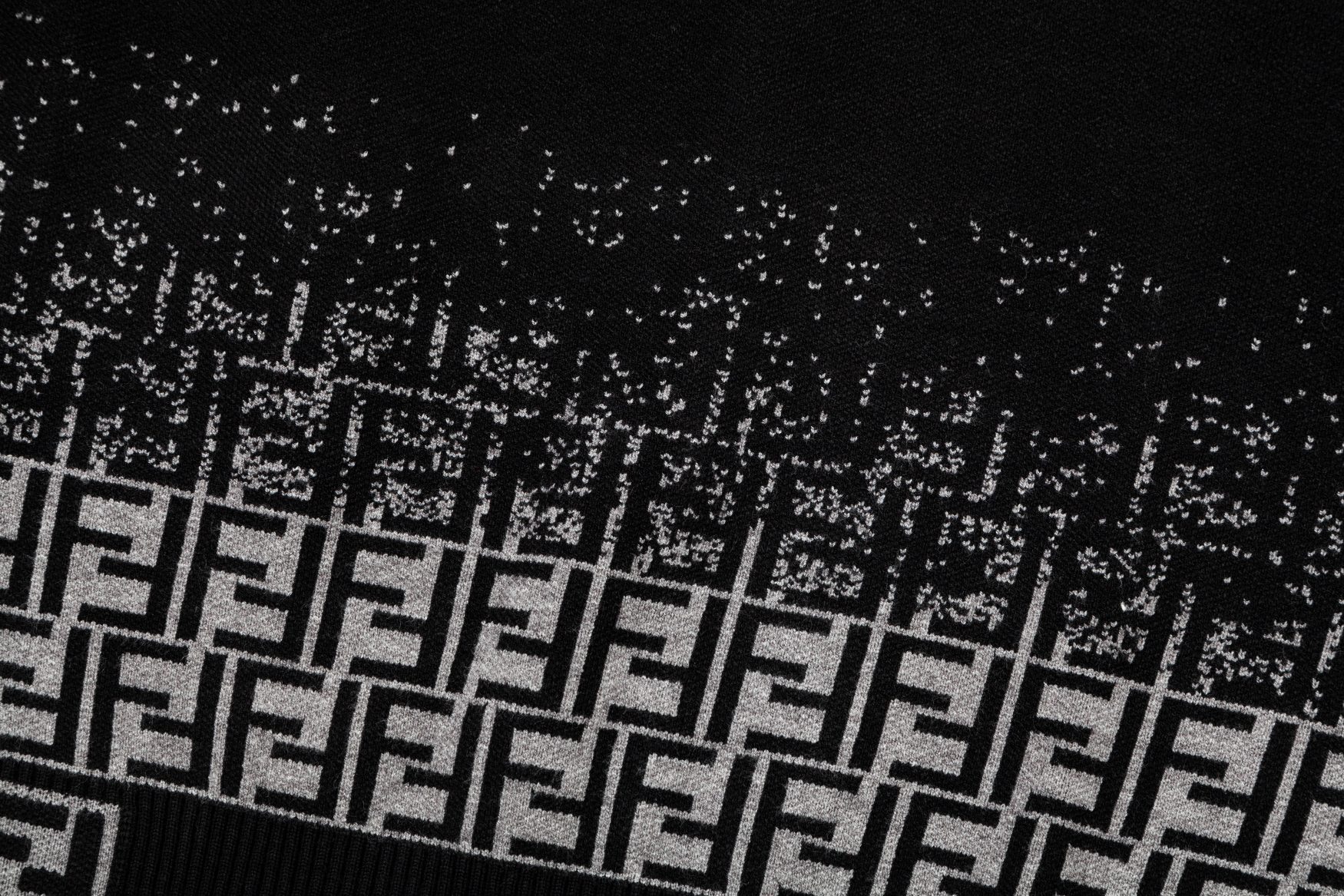 【FENDI 公式旗艦店】フェンディ   セーター好評に付き再入荷！ 240929