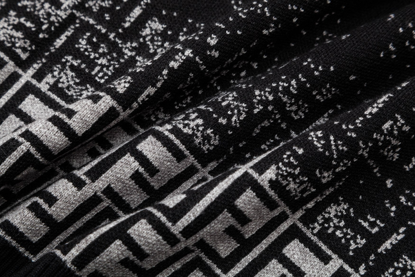 【FENDI 公式旗艦店】フェンディ   セーター好評に付き再入荷！ 240929