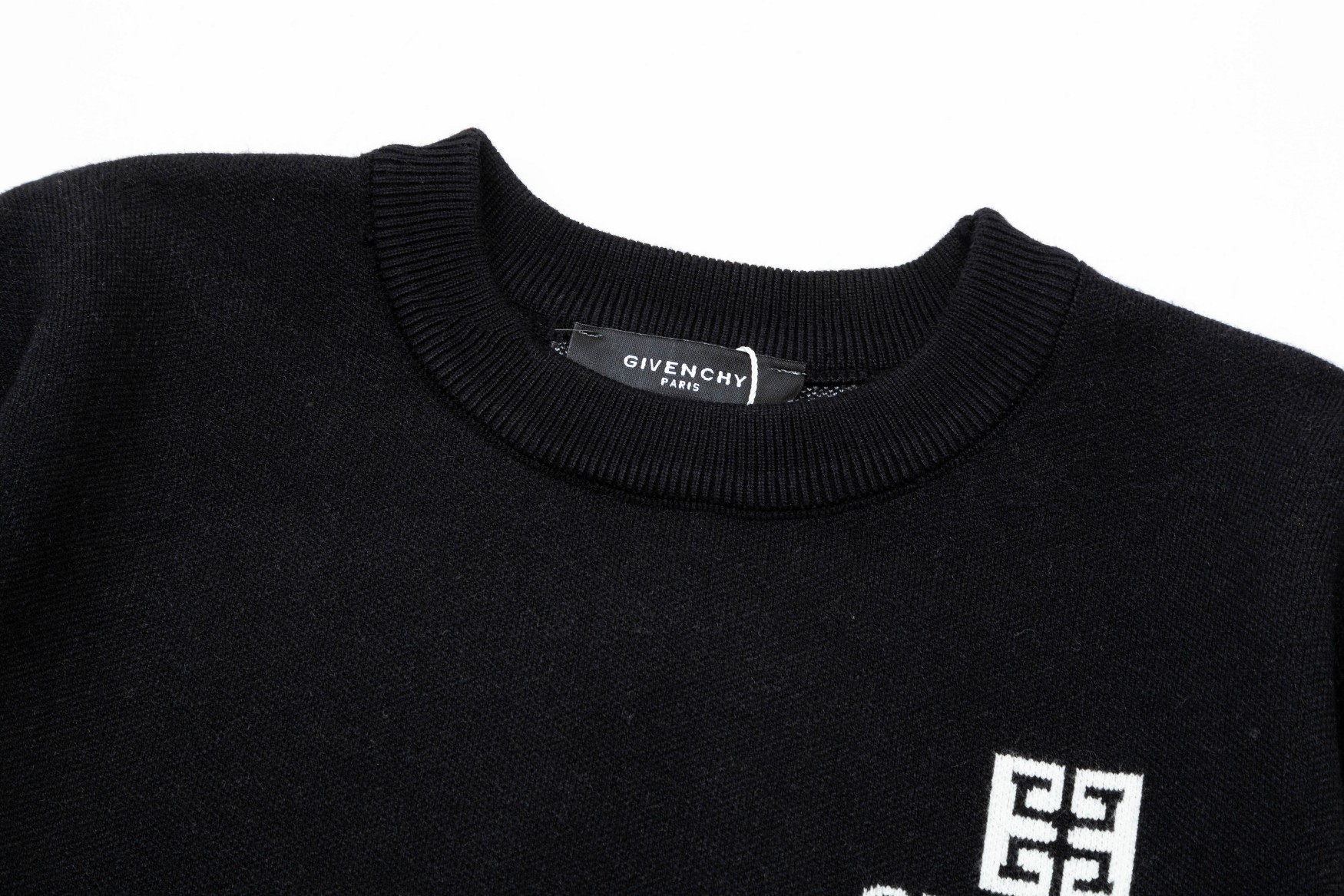 【GIVENCHY  公式旗艦店】ジバンシー  セーター好評に付き再入荷！ 240930