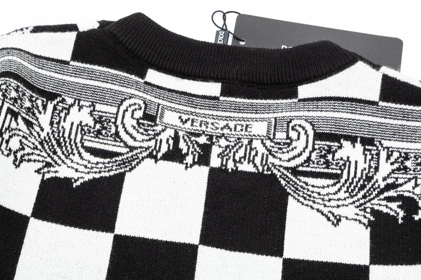 【VERSACE  公式旗艦店】ヴェルサーチ  セーター好評に付き再入荷！ 240930