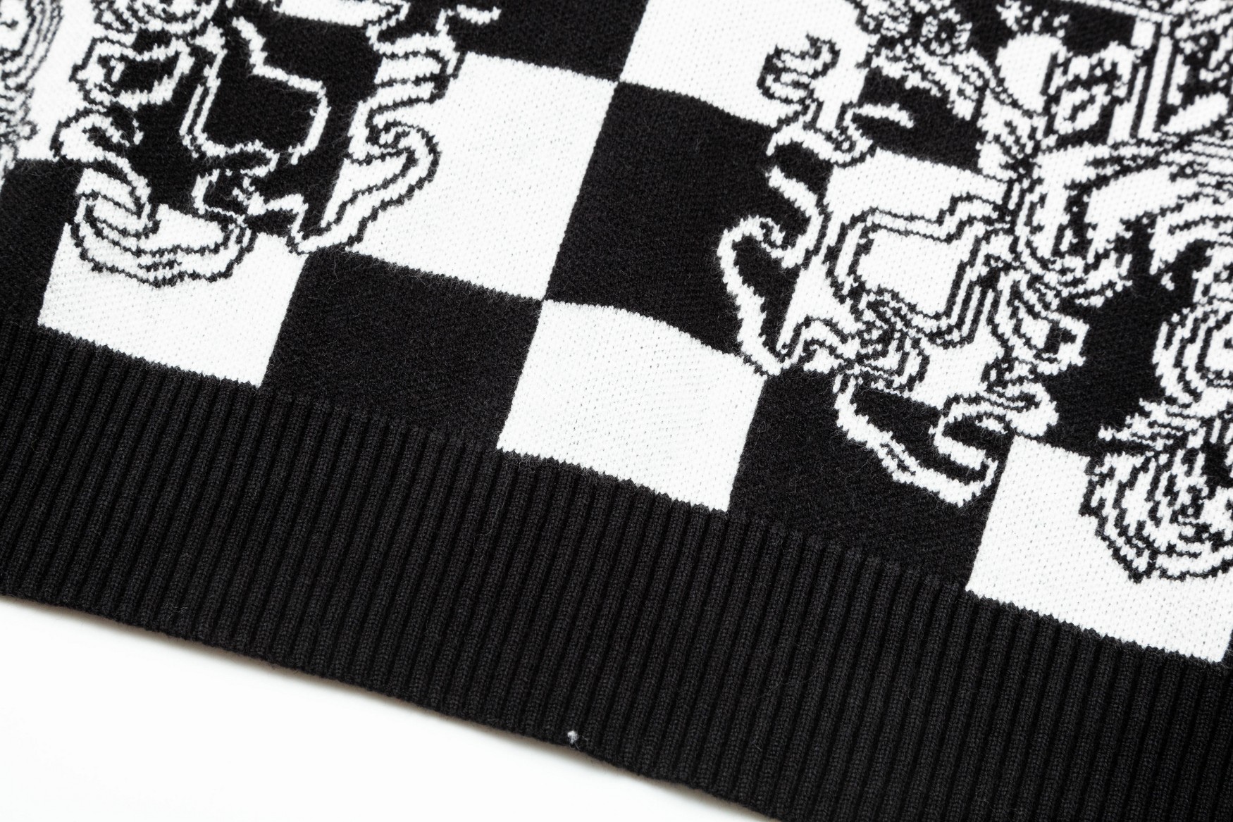 【VERSACE  公式旗艦店】ヴェルサーチ  セーター好評に付き再入荷！ 240930