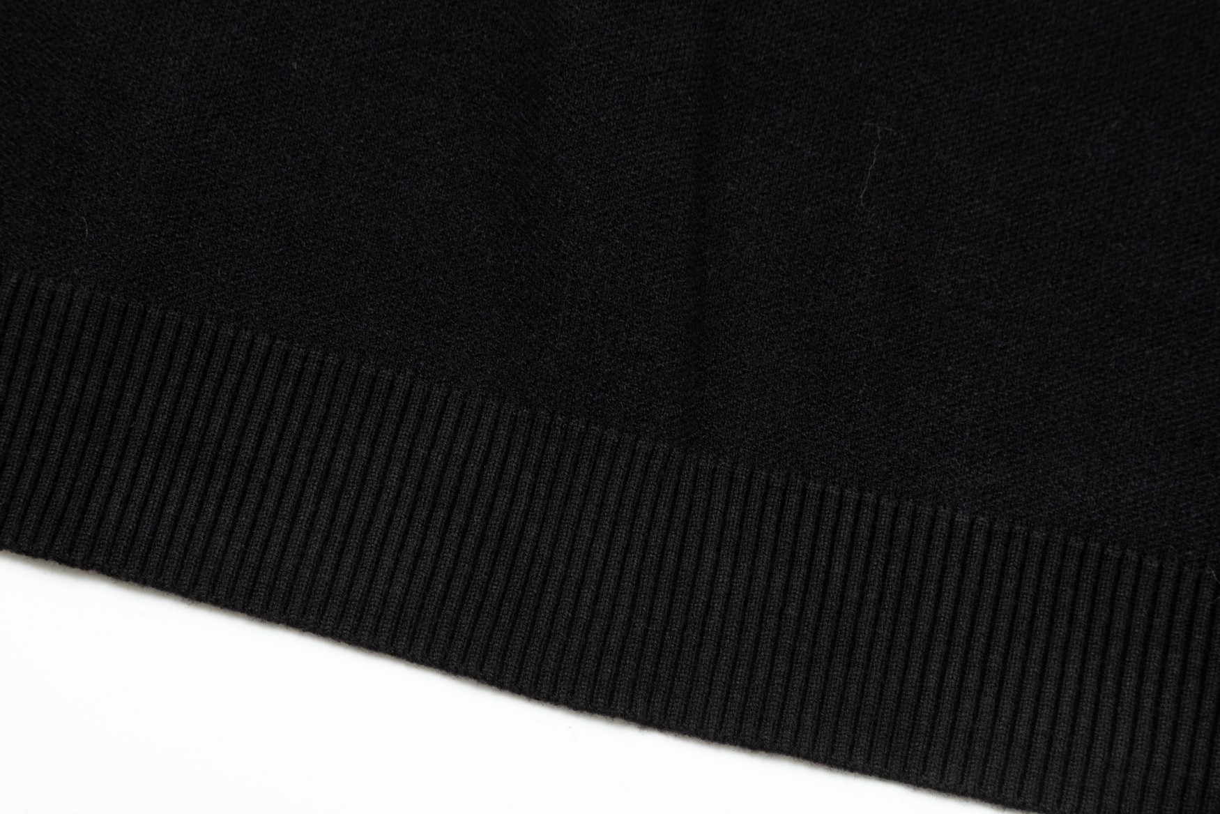 【BURBERRY 公式旗艦店】バーバリー   セーター好評に付き再入荷！ 240930