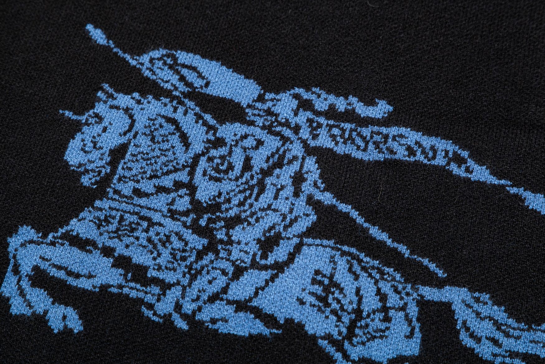 【BURBERRY 公式旗艦店】バーバリー   セーター好評に付き再入荷！ 240930