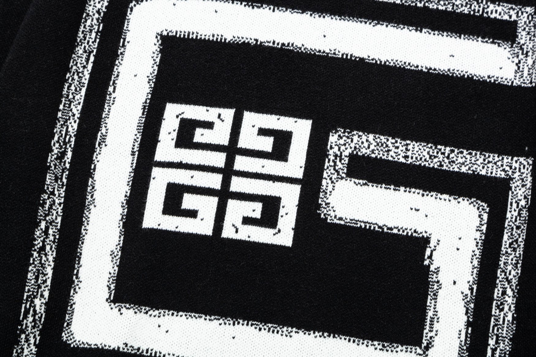 【GIVENCHY  公式旗艦店】ジバンシー  セーター好評に付き再入荷！ 240930