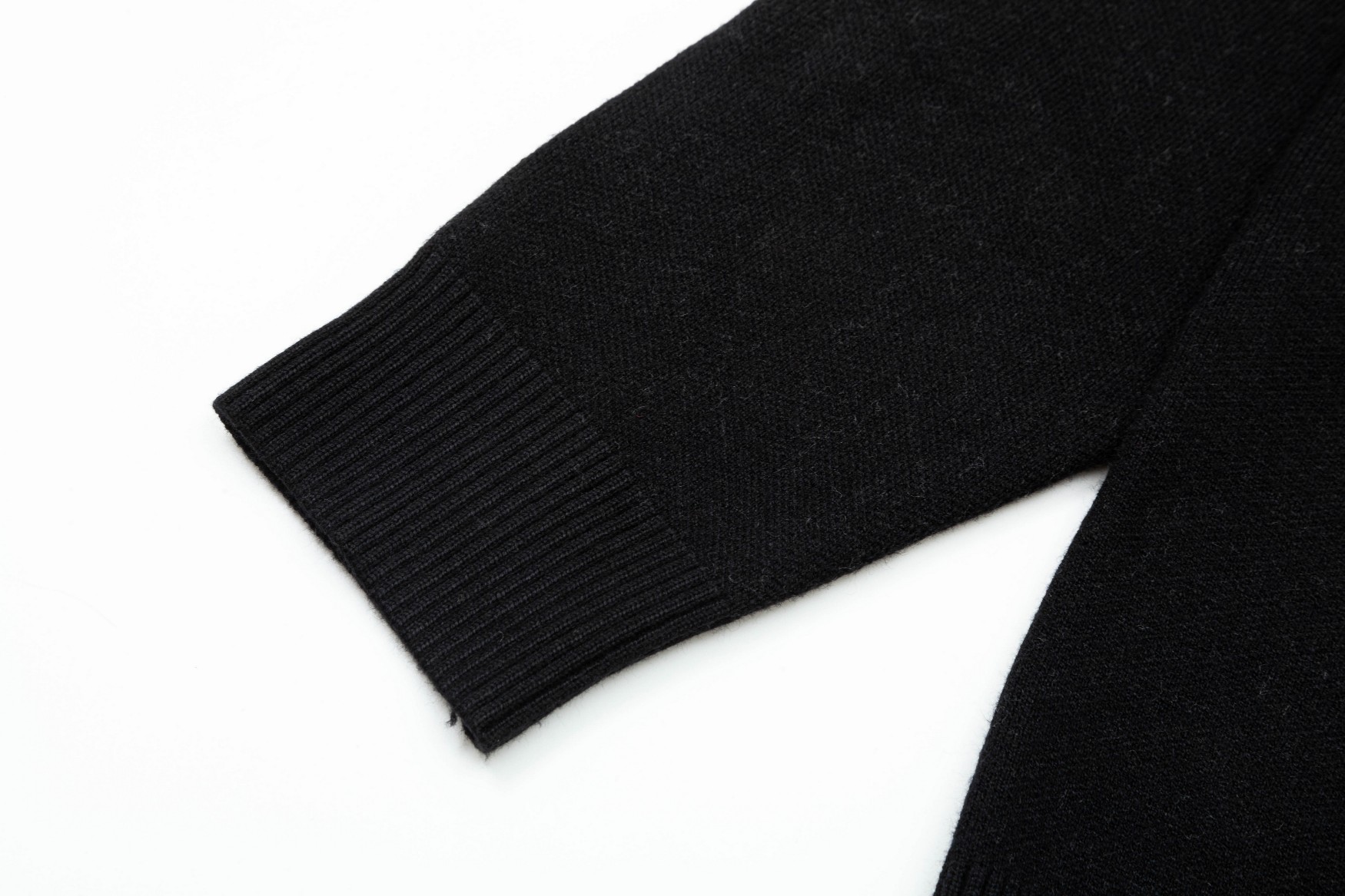 【GIVENCHY  公式旗艦店】ジバンシー  セーター好評に付き再入荷！ 240930