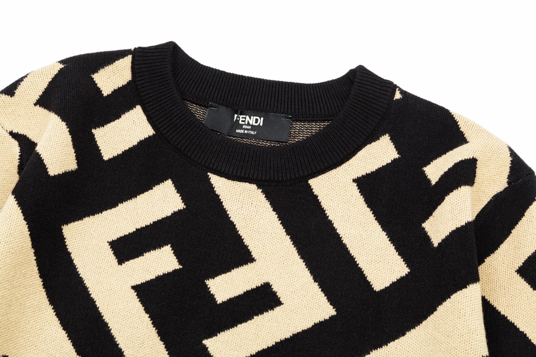 【FENDI 公式旗艦店】フェンディ   セーター好評に付き再入荷！ 240929