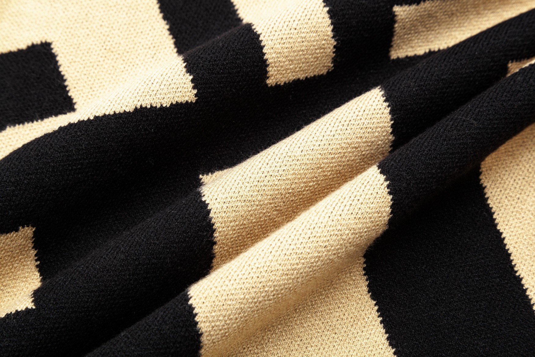 【FENDI 公式旗艦店】フェンディ   セーター好評に付き再入荷！ 240929