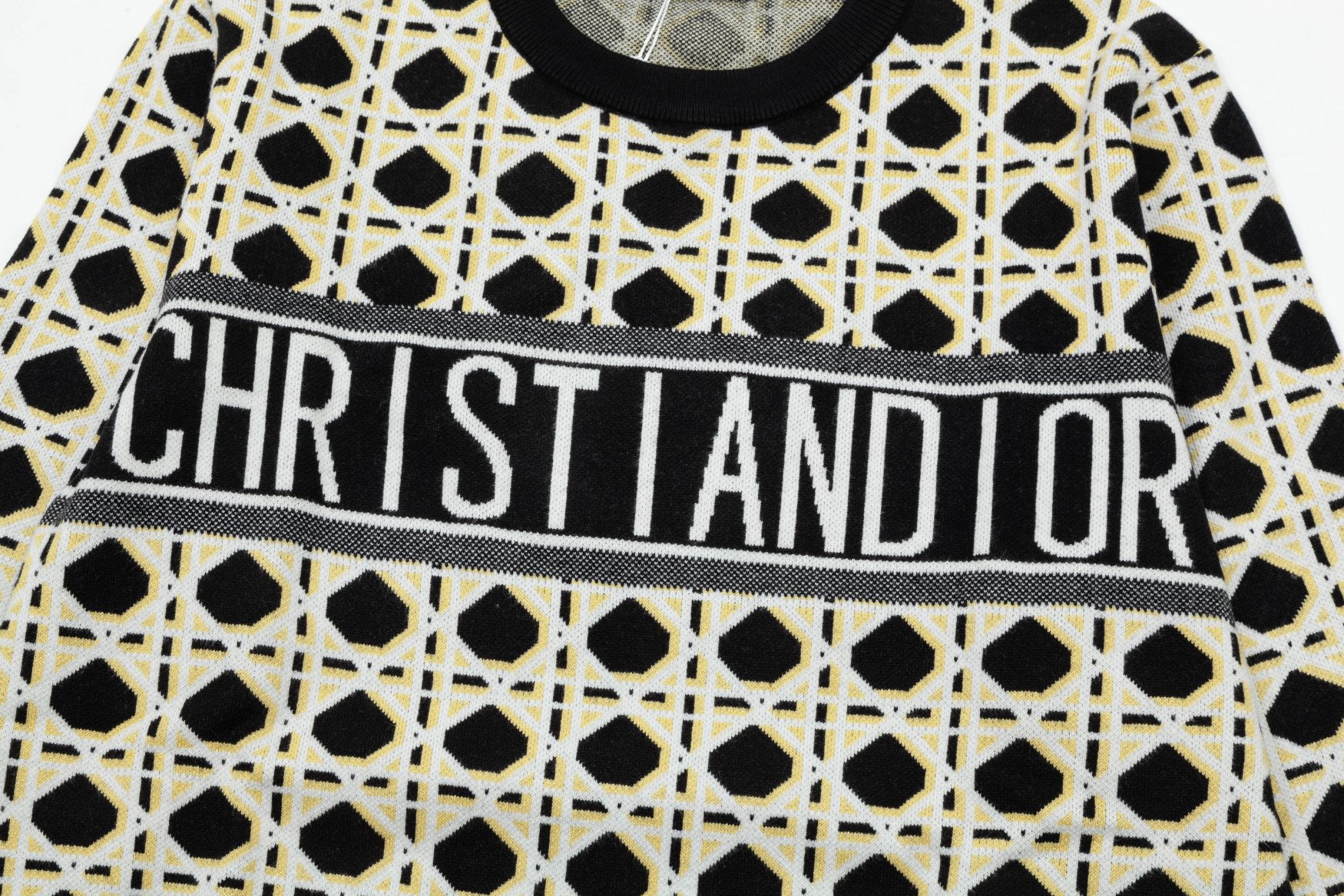 【DIOR  公式旗艦店】ディオール  セーター好評に付き再入荷！ 241031