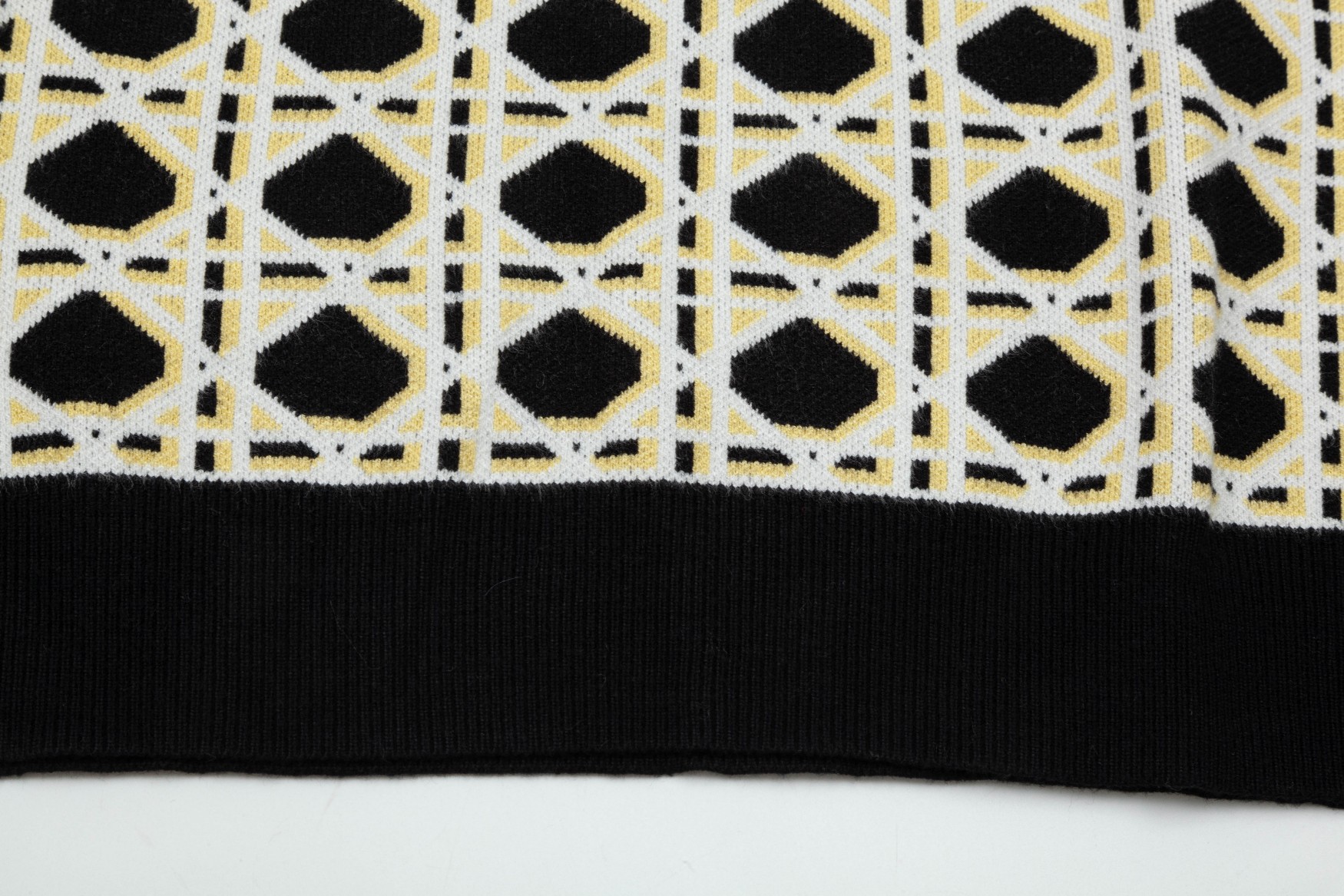 【DIOR  公式旗艦店】ディオール  セーター好評に付き再入荷！ 241031