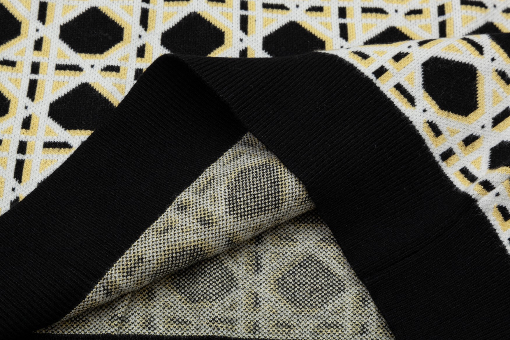 【DIOR  公式旗艦店】ディオール  セーター好評に付き再入荷！ 241031