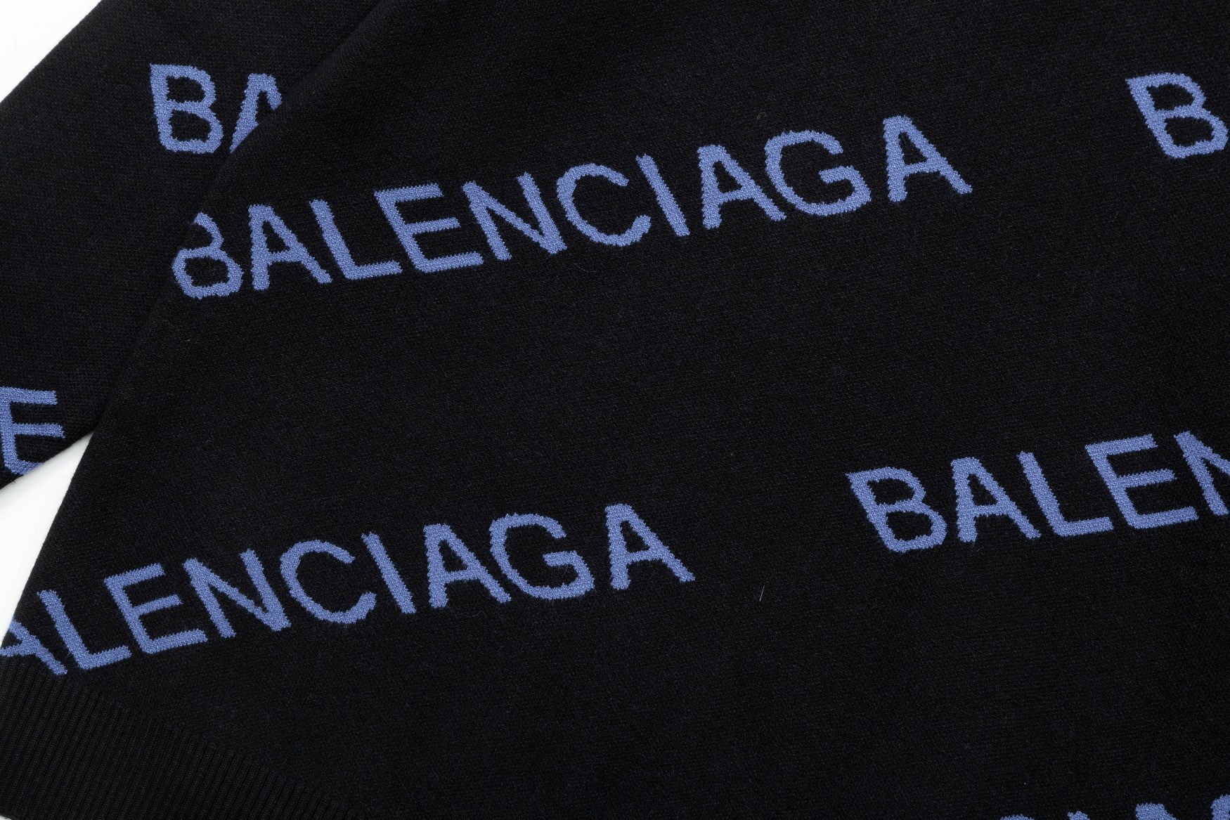 【BALENCIAGA   公式旗艦店】バレンシアガ  セーター好評に付き再入荷！ 240930