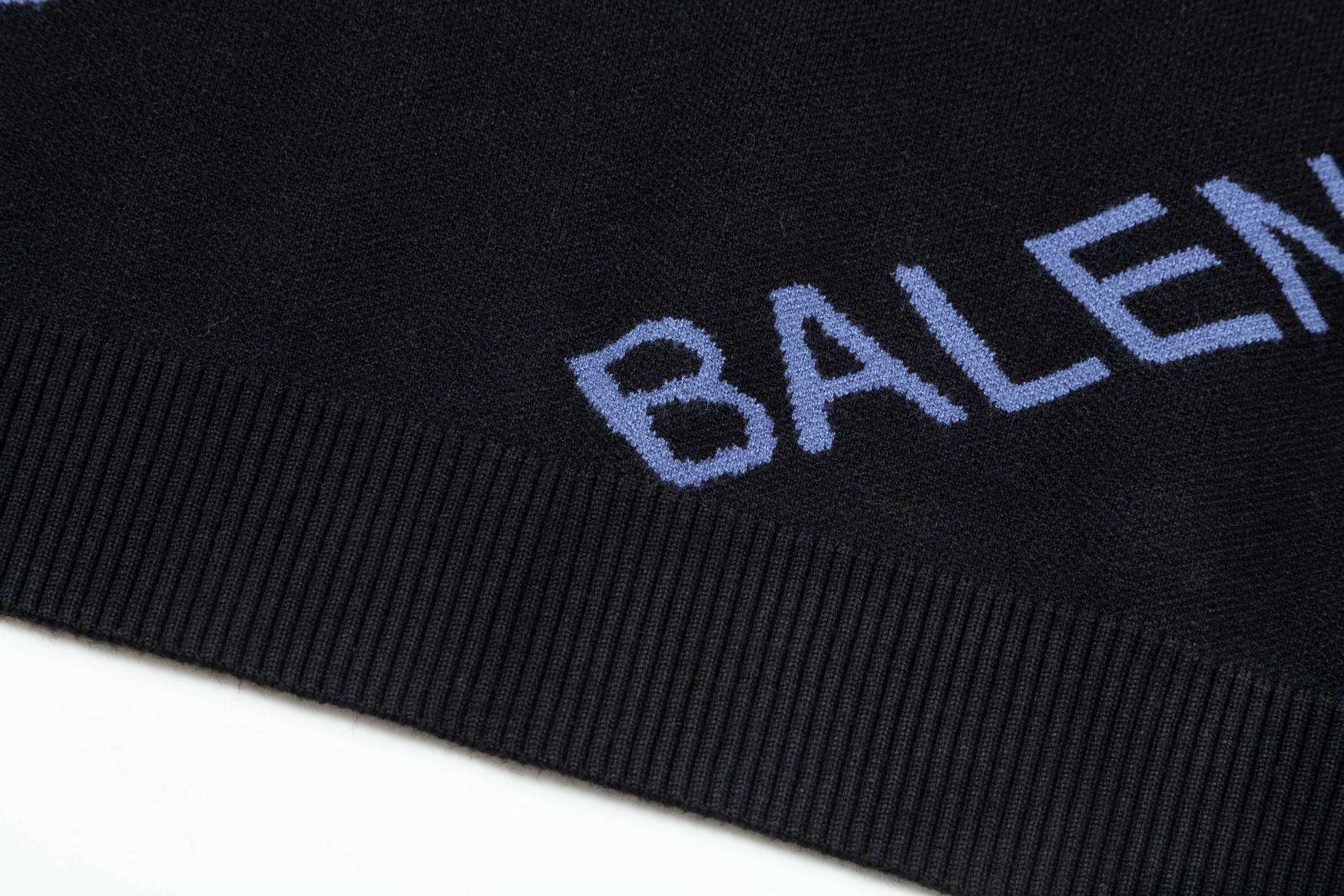 【BALENCIAGA   公式旗艦店】バレンシアガ  セーター好評に付き再入荷！ 240930