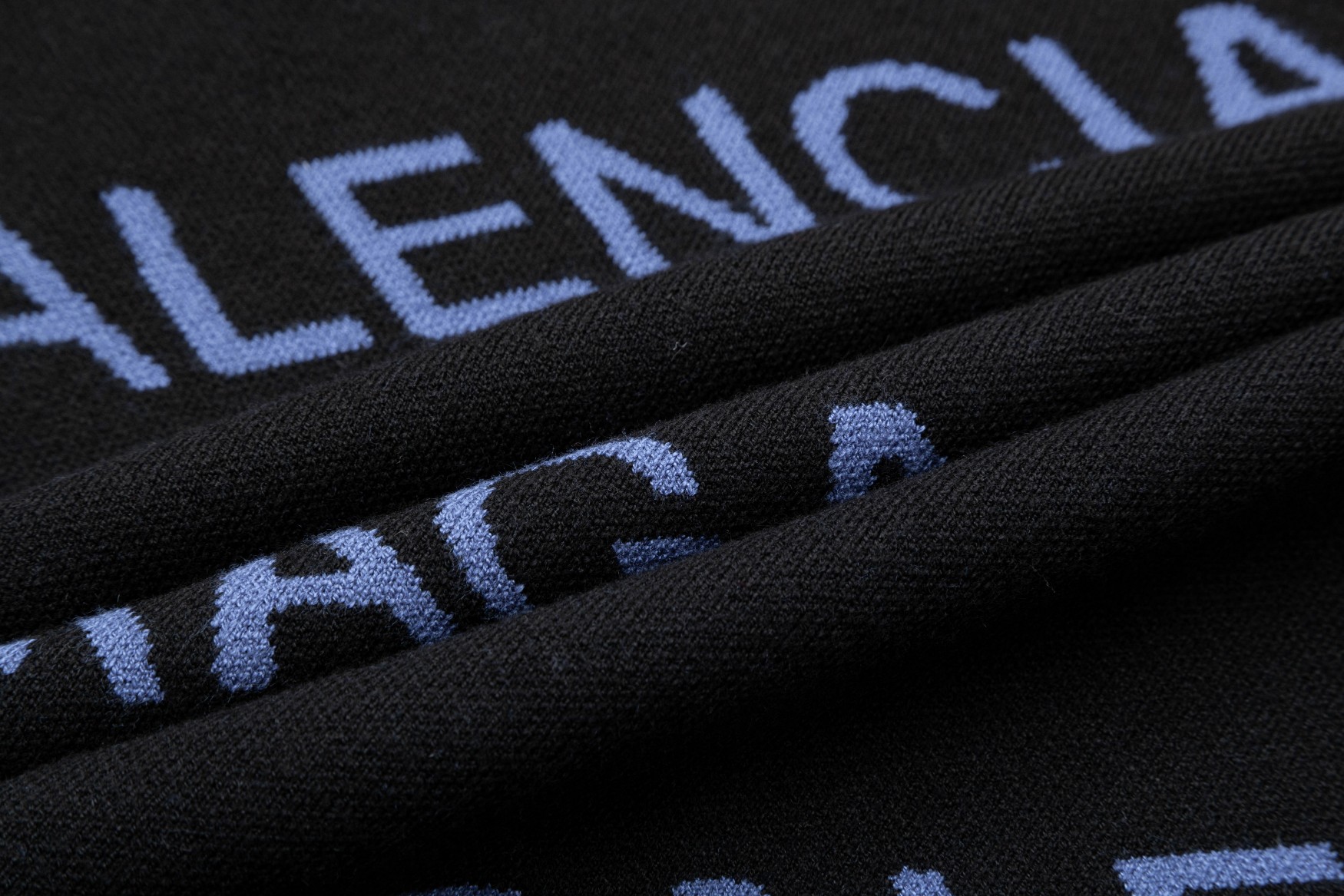 【BALENCIAGA   公式旗艦店】バレンシアガ  セーター好評に付き再入荷！ 240930