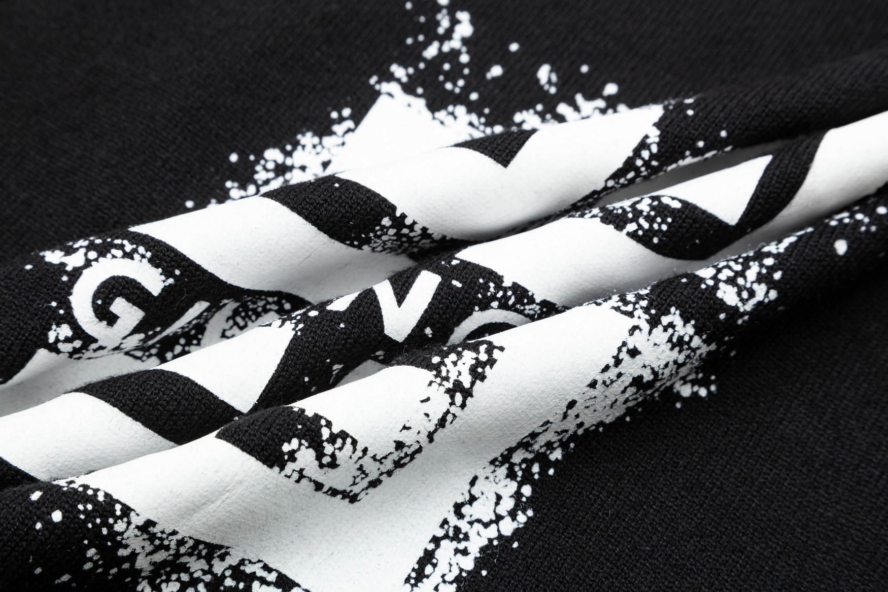 【GIVENCHY  公式旗艦店】ジバンシー  セーター好評に付き再入荷！ 240930