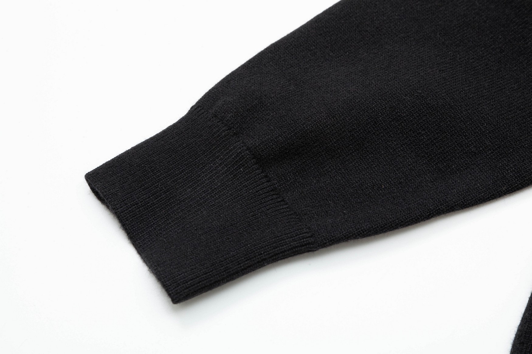 【GIVENCHY  公式旗艦店】ジバンシー  セーター好評に付き再入荷！ 240930