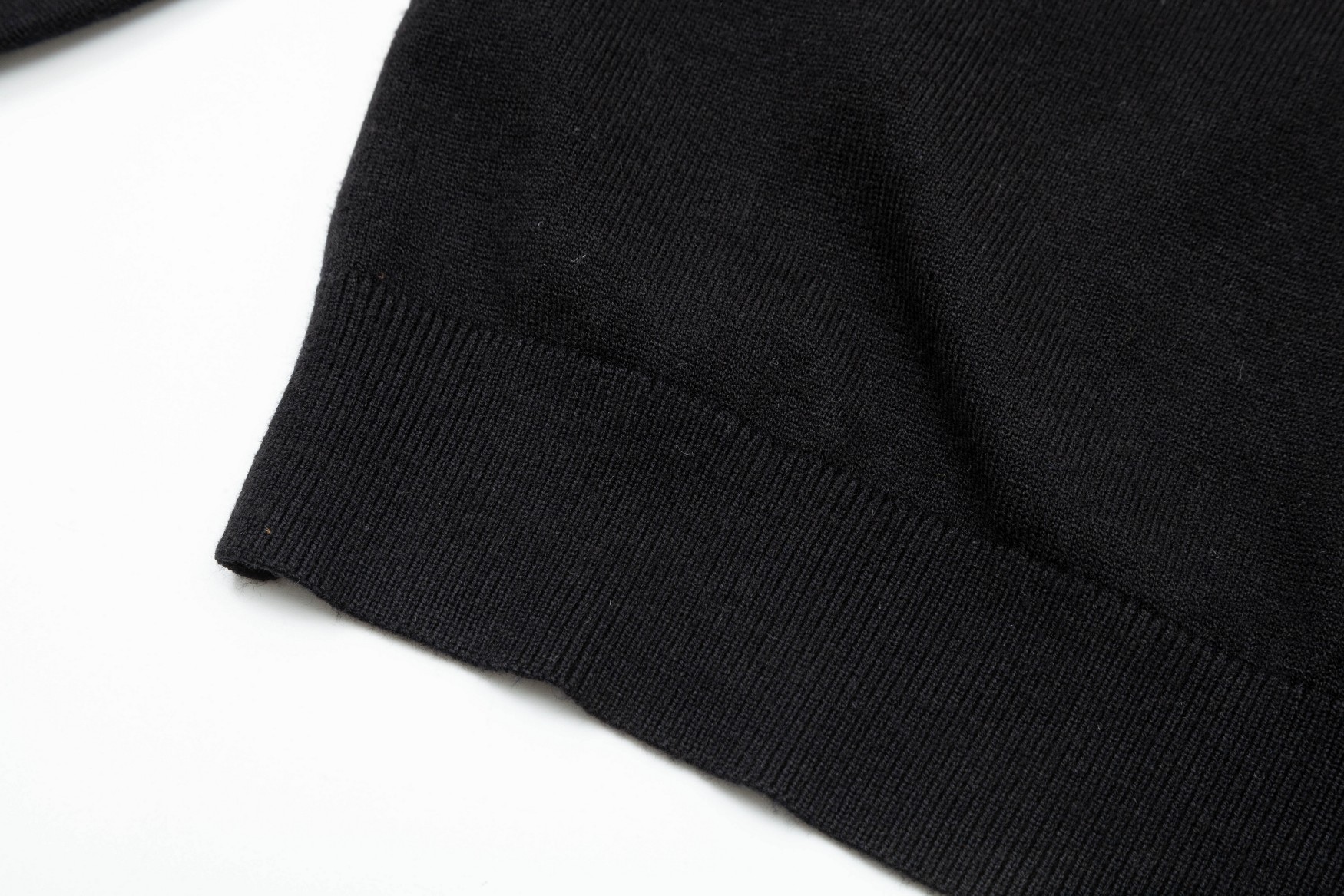 【GIVENCHY  公式旗艦店】ジバンシー  セーター好評に付き再入荷！ 240930