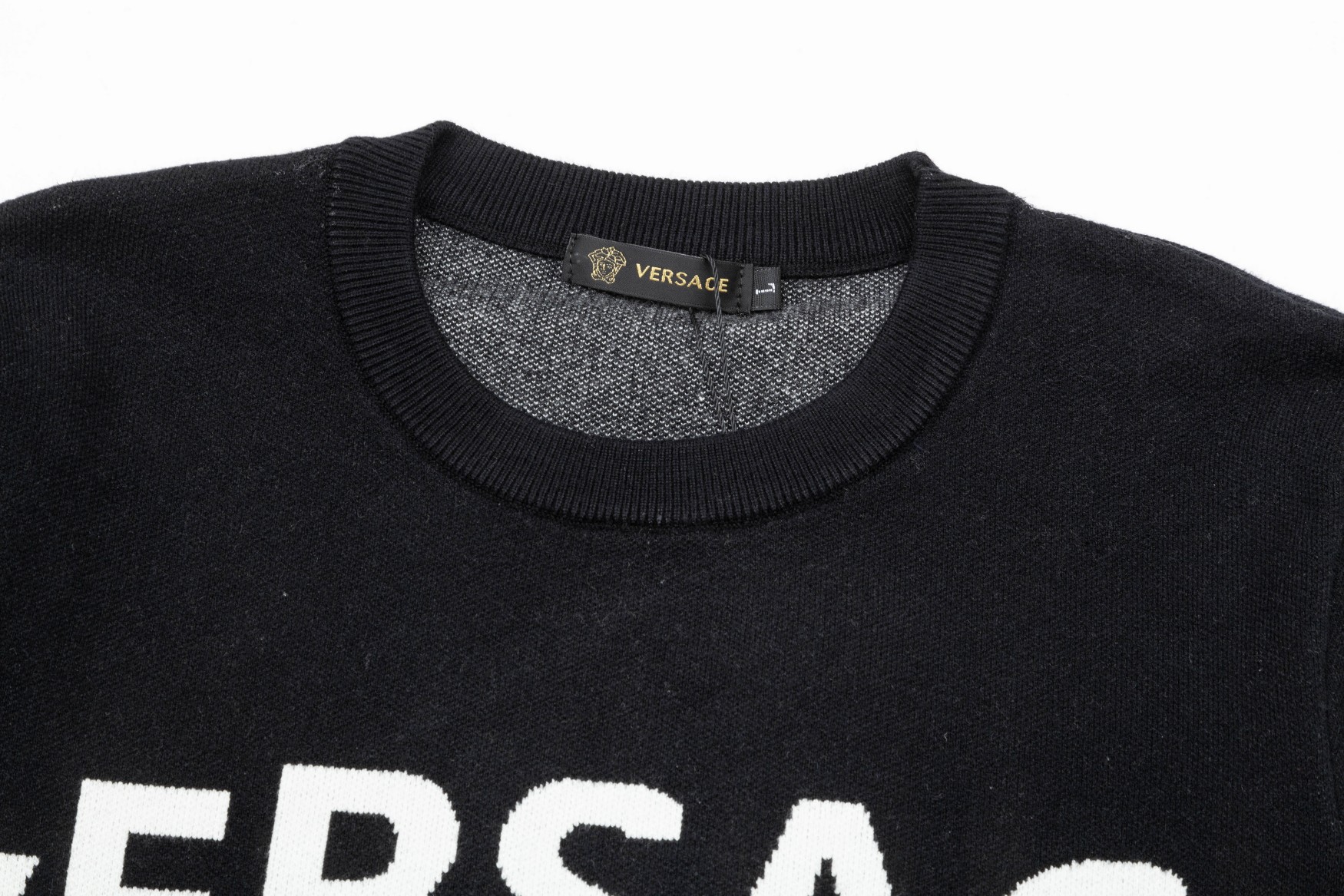 【VERSACE  公式旗艦店】ヴェルサーチ  セーター好評に付き再入荷！ 240930