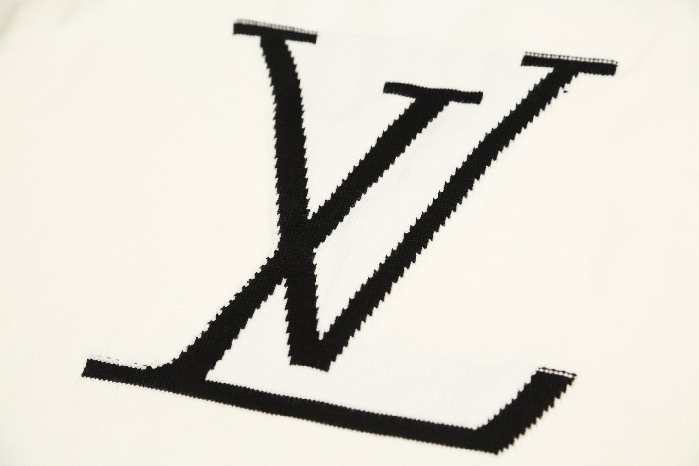 【LOUIS VUITTON 公式旗艦店】ルイヴィトン  セーター好評に付き再入荷！ 240927