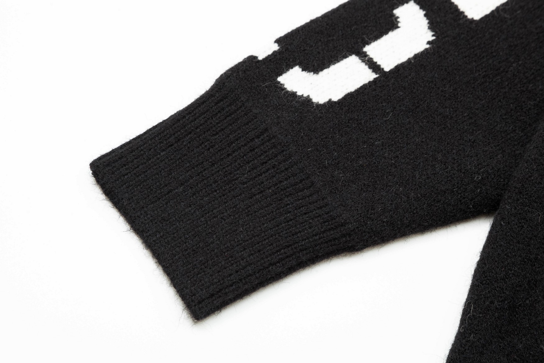 【FENDI 公式旗艦店】フェンディ   セーター好評に付き再入荷！ 240929