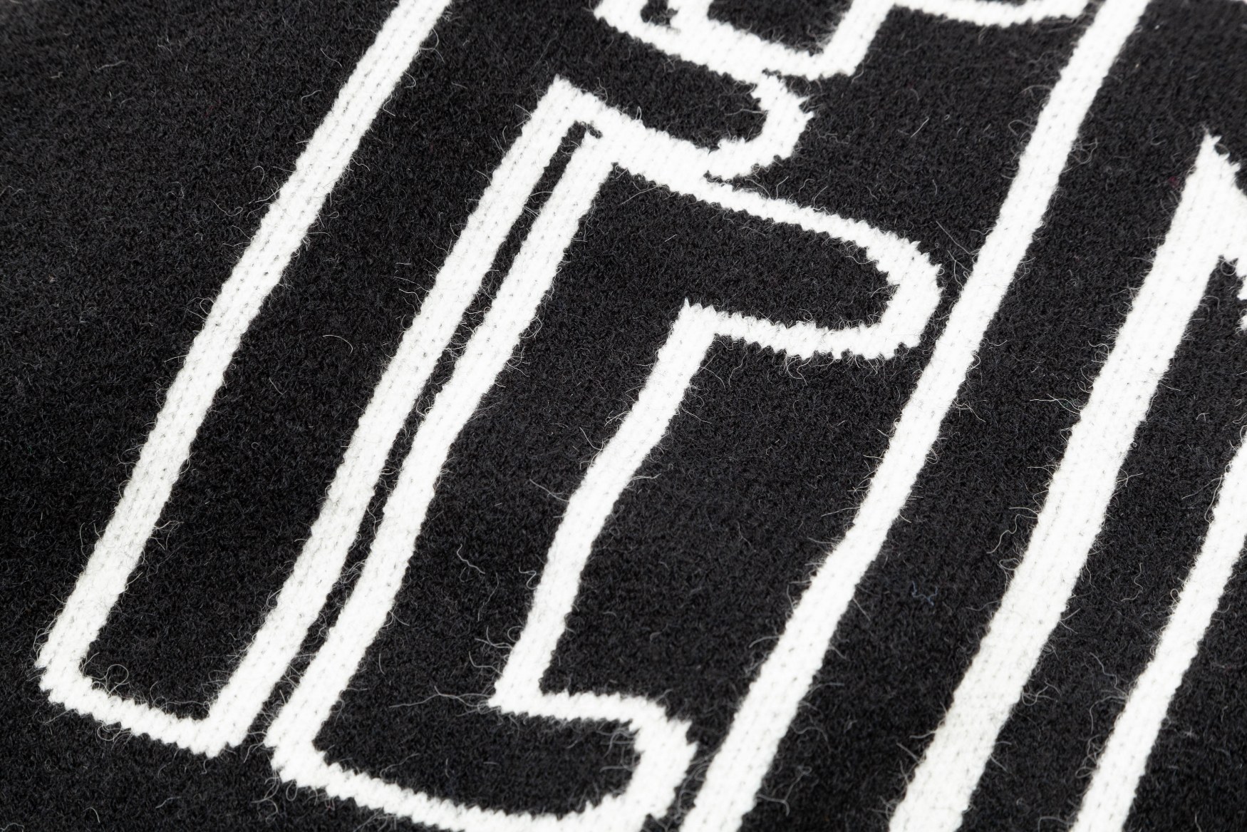 【FENDI 公式旗艦店】フェンディ   セーター好評に付き再入荷！ 240929