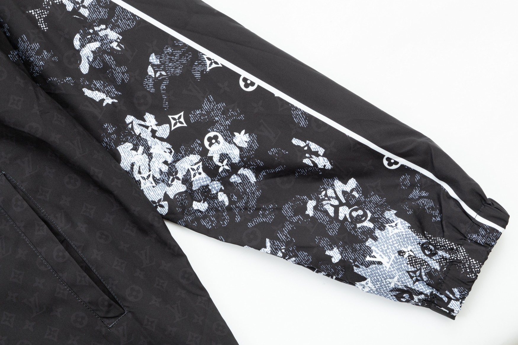 【LOUIS VUITTON】ルイヴィトン   ジャケット着ご好評に付き再入荷！240926