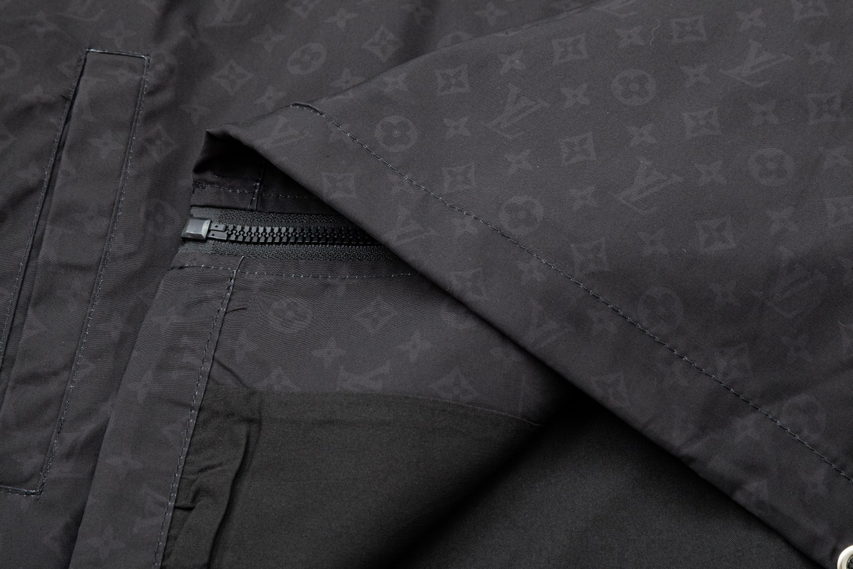 【LOUIS VUITTON】ルイヴィトン   ジャケット着ご好評に付き再入荷！240926