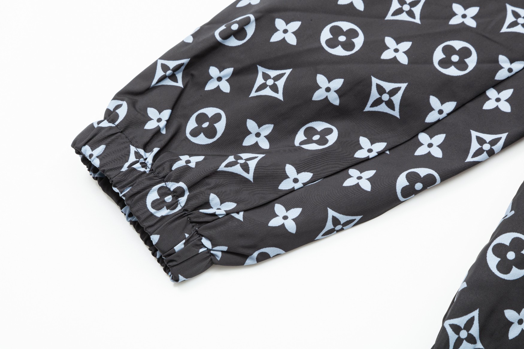 【LOUIS VUITTON】ルイヴィトン   ジャケット着ご好評に付き再入荷！240926