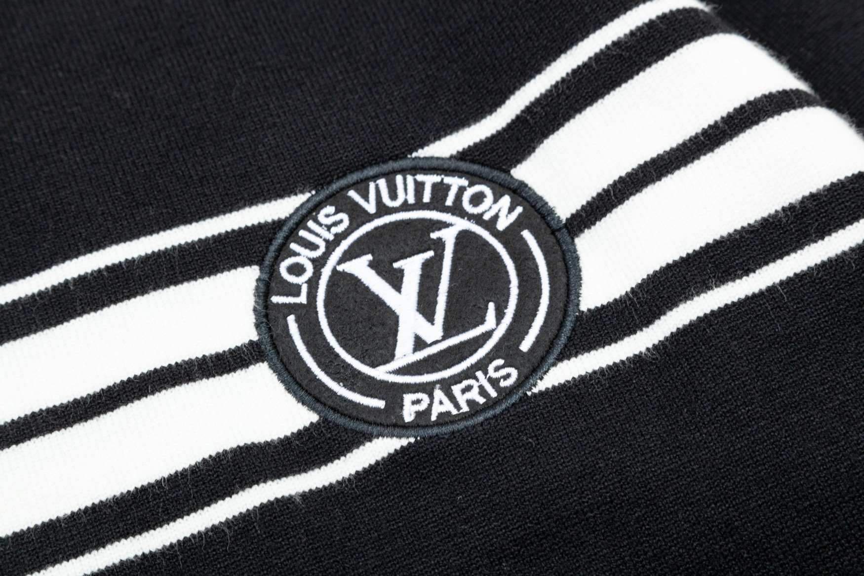 【LOUIS VUITTON 公式旗艦店】ルイヴィトン  セーター好評に付き再入荷！ 240927