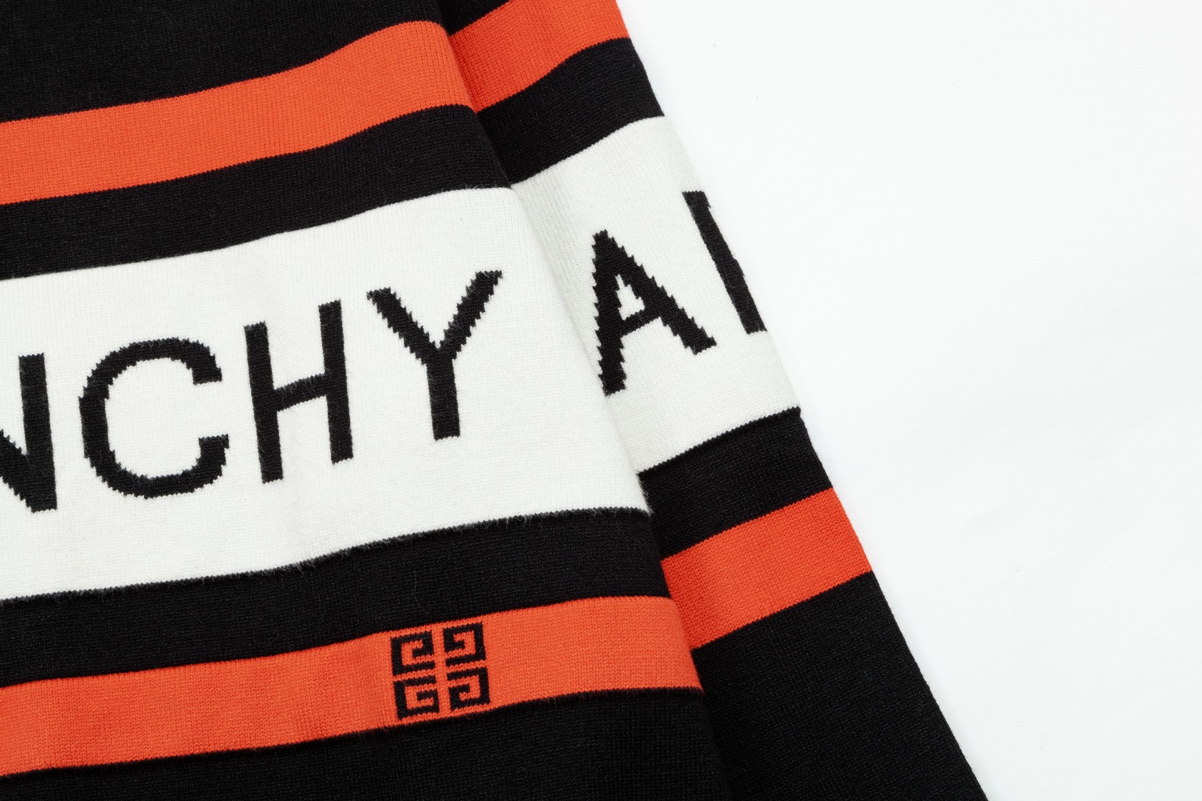 【GIVENCHY  公式旗艦店】ジバンシー  セーター好評に付き再入荷！ 240930