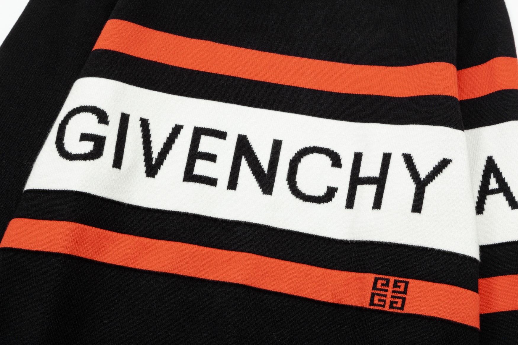 【GIVENCHY  公式旗艦店】ジバンシー  セーター好評に付き再入荷！ 240930