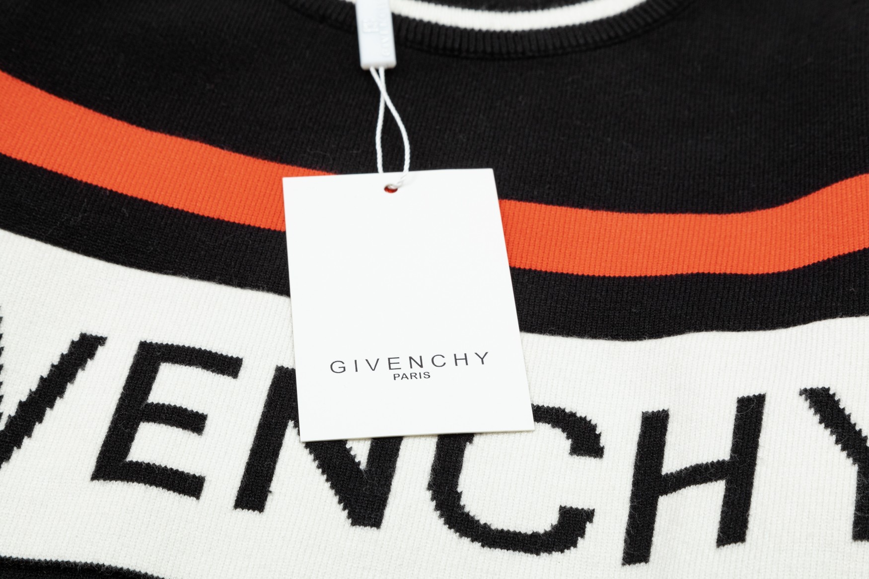 【GIVENCHY  公式旗艦店】ジバンシー  セーター好評に付き再入荷！ 240930