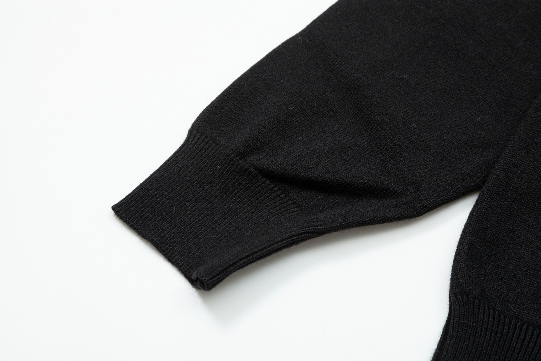 【GIVENCHY  公式旗艦店】ジバンシー  セーター好評に付き再入荷！ 240930