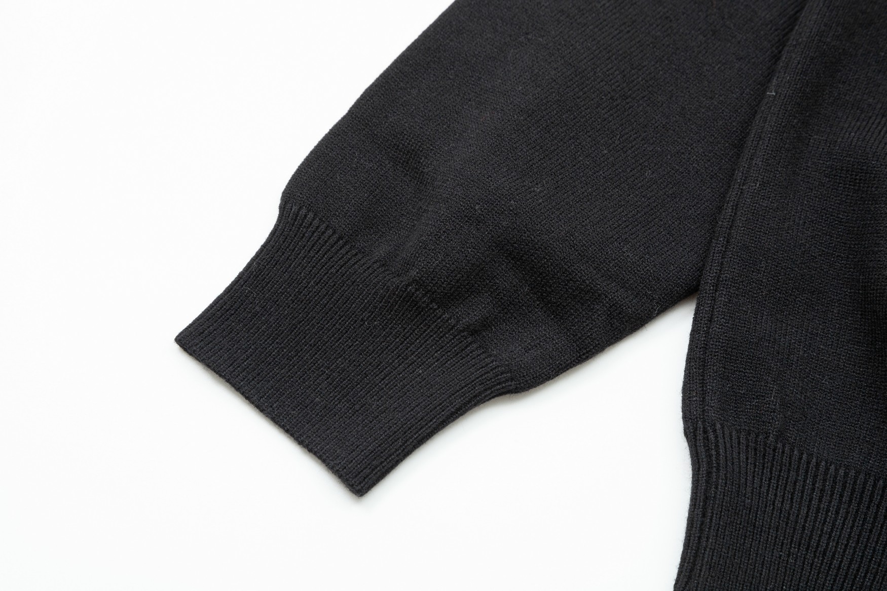 【GIVENCHY  公式旗艦店】ジバンシー  セーター好評に付き再入荷！ 240930