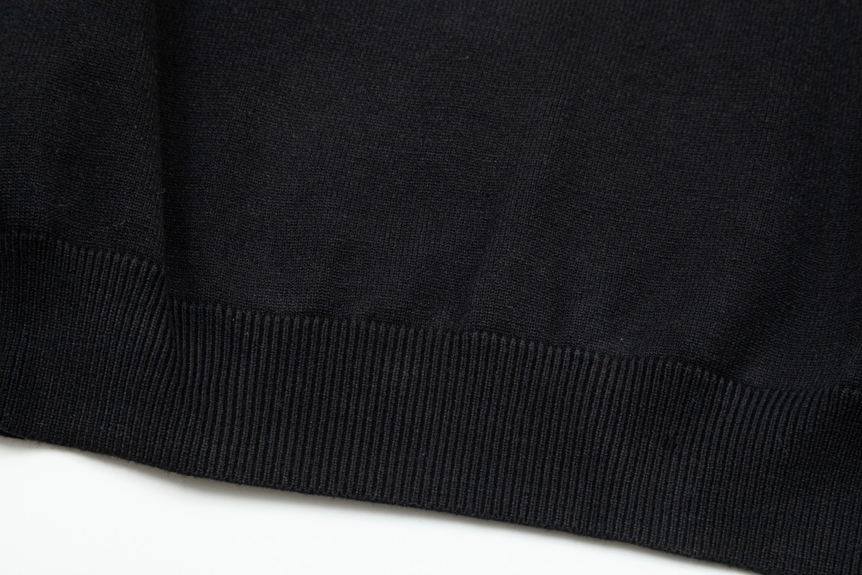 【GIVENCHY  公式旗艦店】ジバンシー  セーター好評に付き再入荷！ 240930